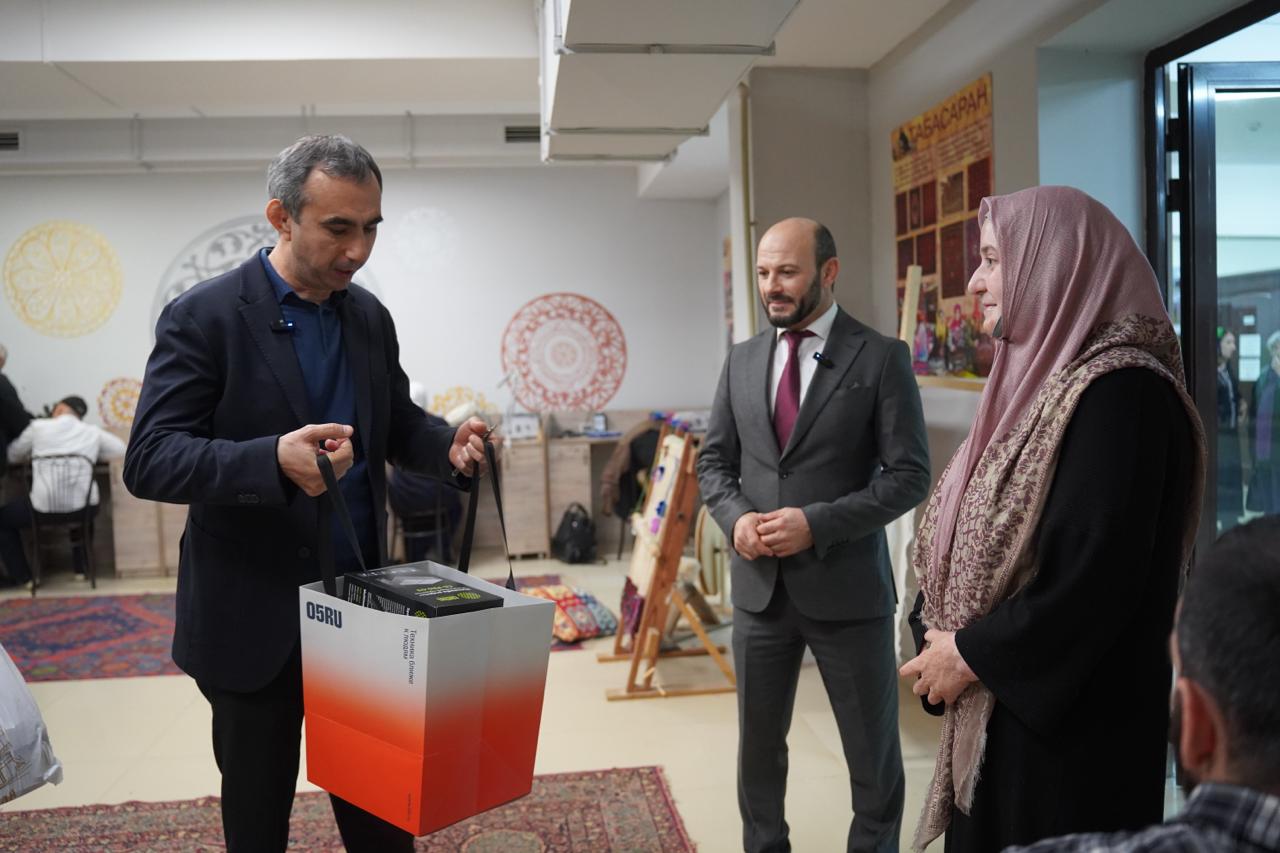 Заур Эминов посетил мастерскую для людей с ОВЗ